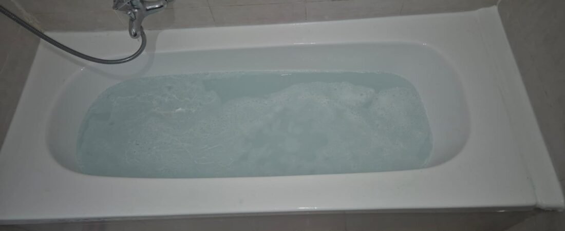 שלושה פתרונות חכמים לאמבטיות שכבר עברו כמה שנים טובות