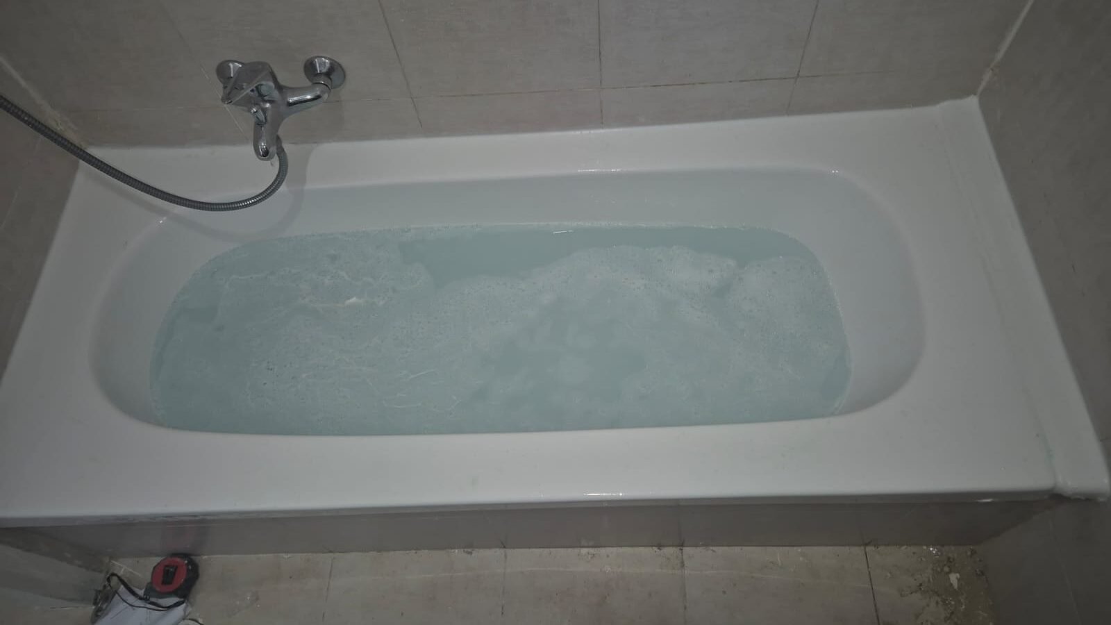 שלושה פתרונות חכמים לאמבטיות שכבר עברו כמה שנים טובות